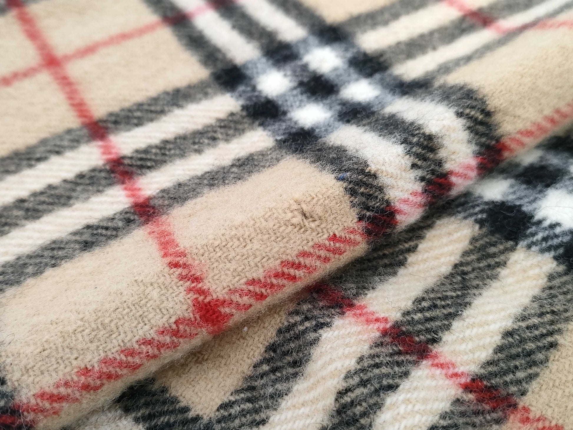 Burberrys Nova Check Knee Blanket Scarf