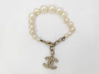 CHANEL F17 Pearl x Coco Bracelet Bracelet/Bangle