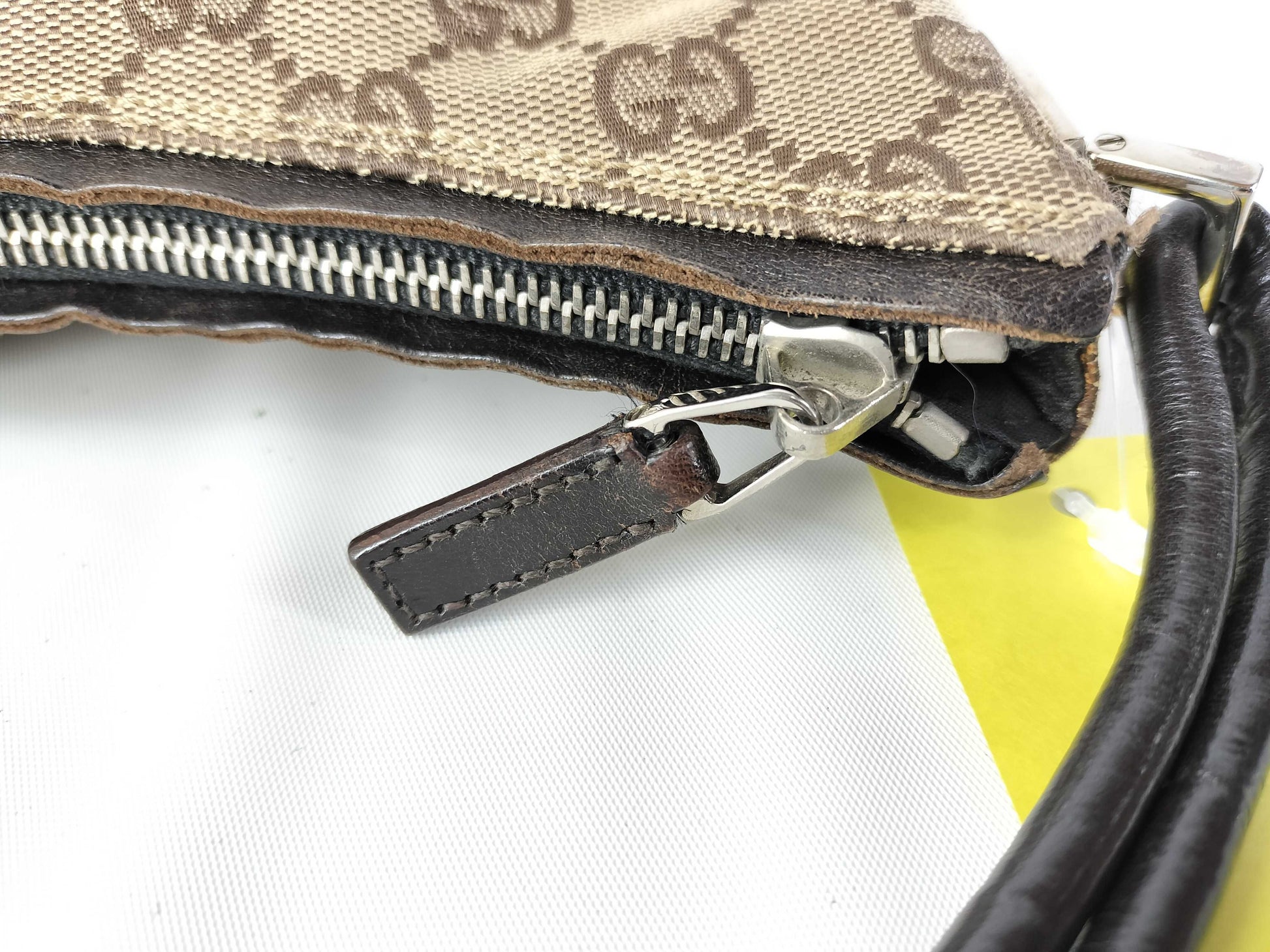 GUCCI GG Canvas One-Shoulder Shoulder Bag
