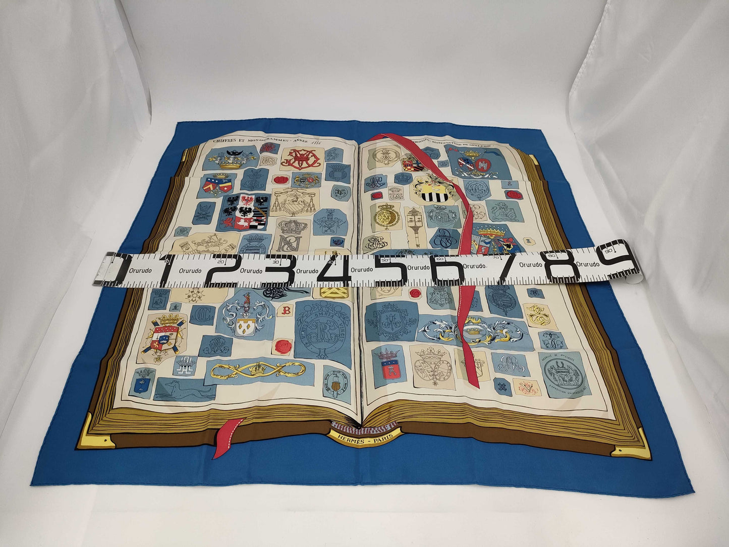 HERMES Carre Carre 90 Buckle Workshop Scarf without quality tag