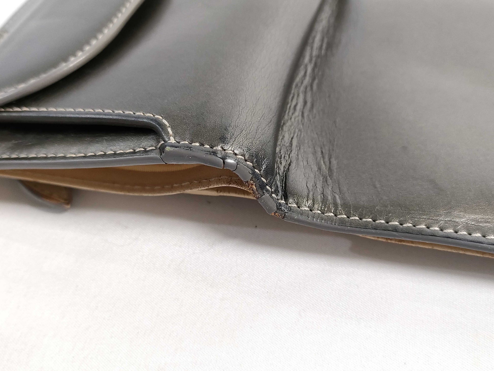GUCCI Hunting World Wallets/Planner Covers and Other Wallets