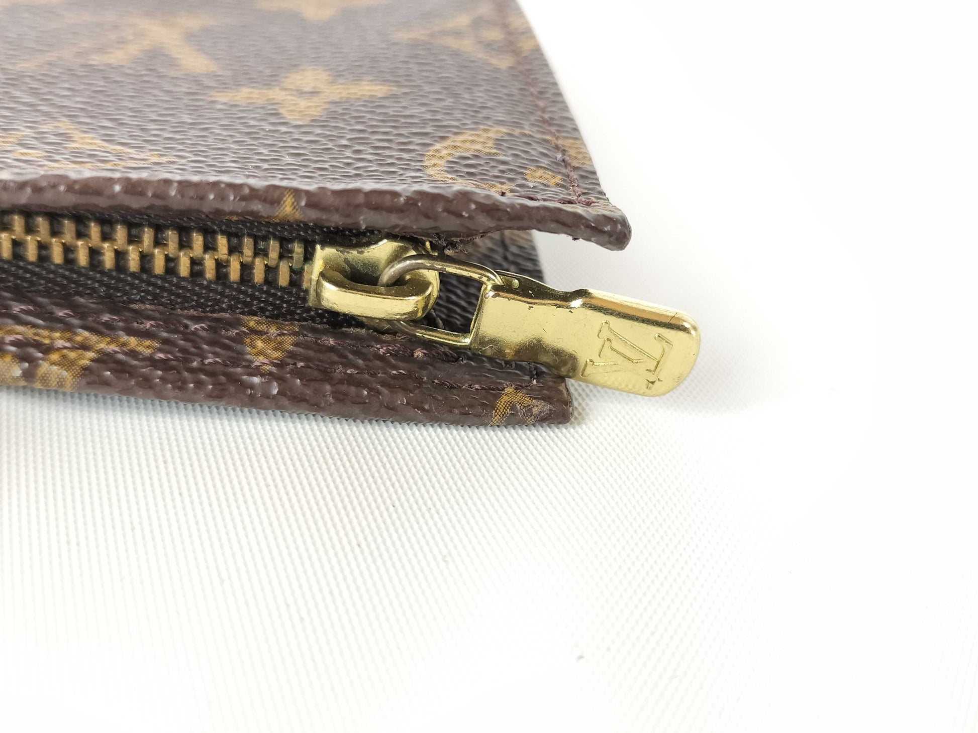 LOUIS VUITTON V*1918 Monogram Bucket Pouch