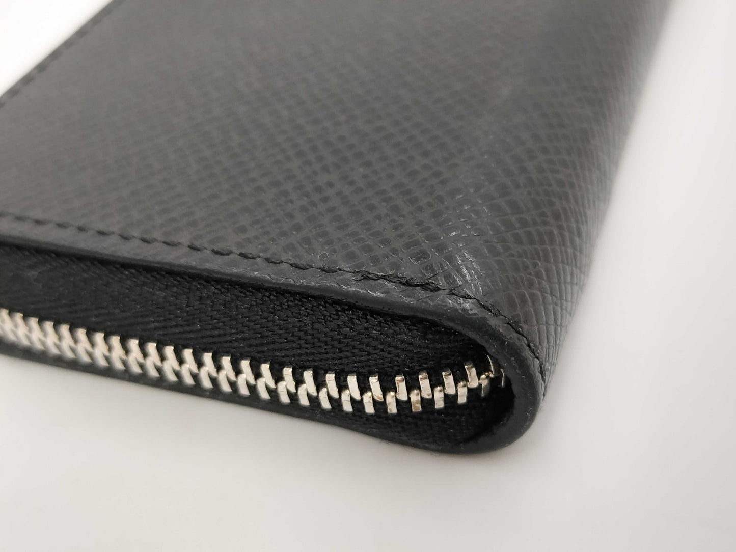 LOUIS VUITTON Taiga M30511 Coin Purse
