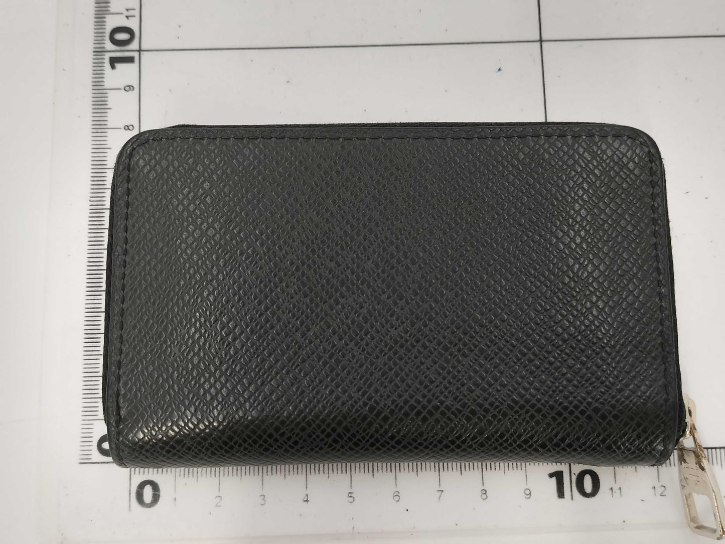 LOUIS VUITTON Taiga M30511 Coin Purse