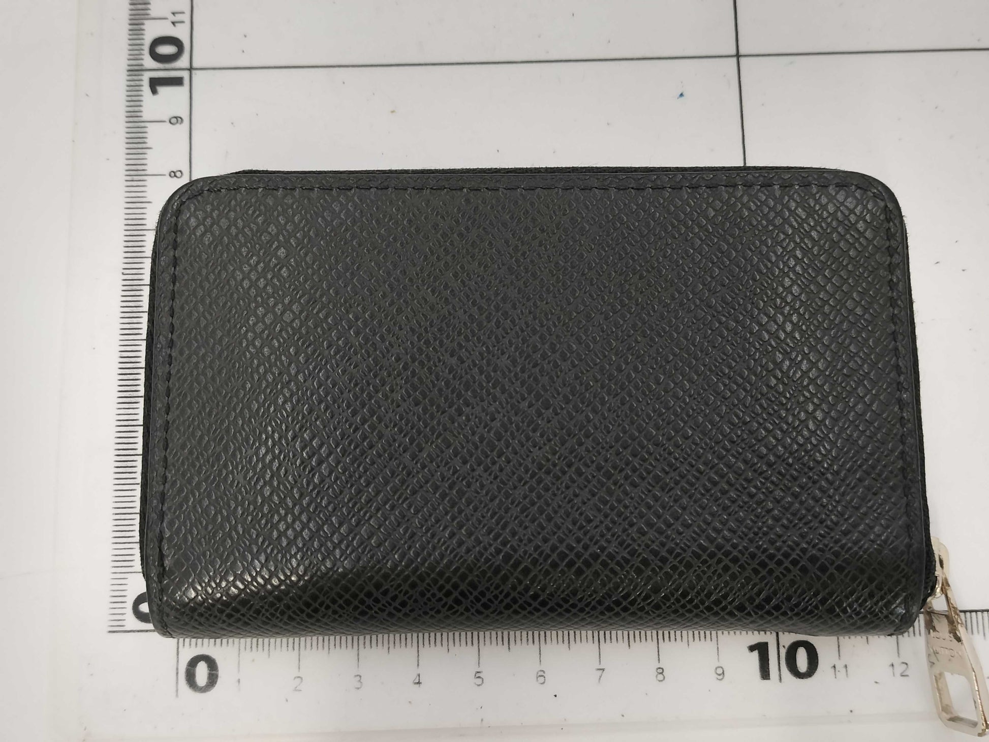 LOUIS VUITTON Taiga M30511 Coin Purse