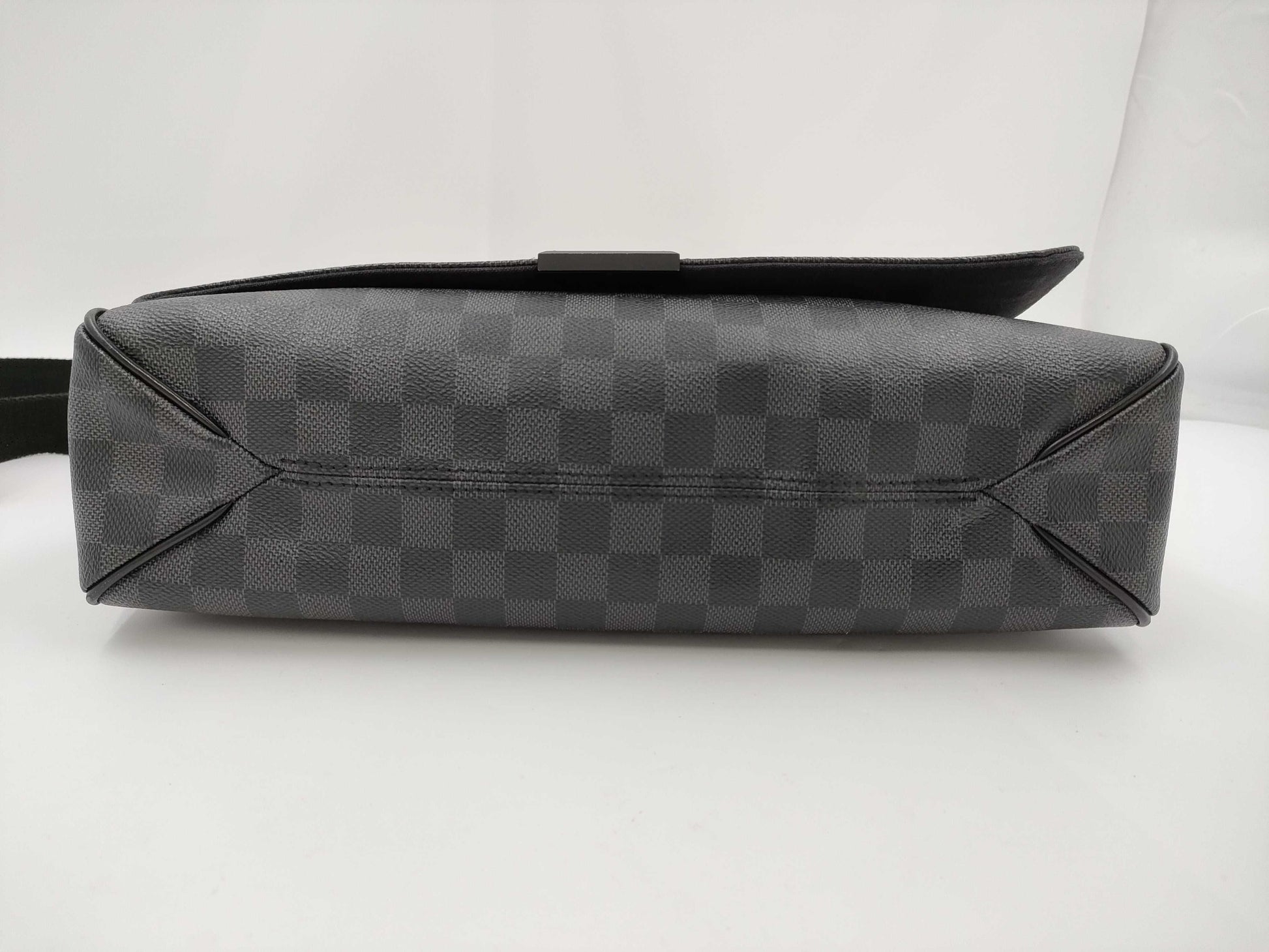 LOUIS VUITTON Damier Graphite N58029 Daniel MM Shoulder Bag