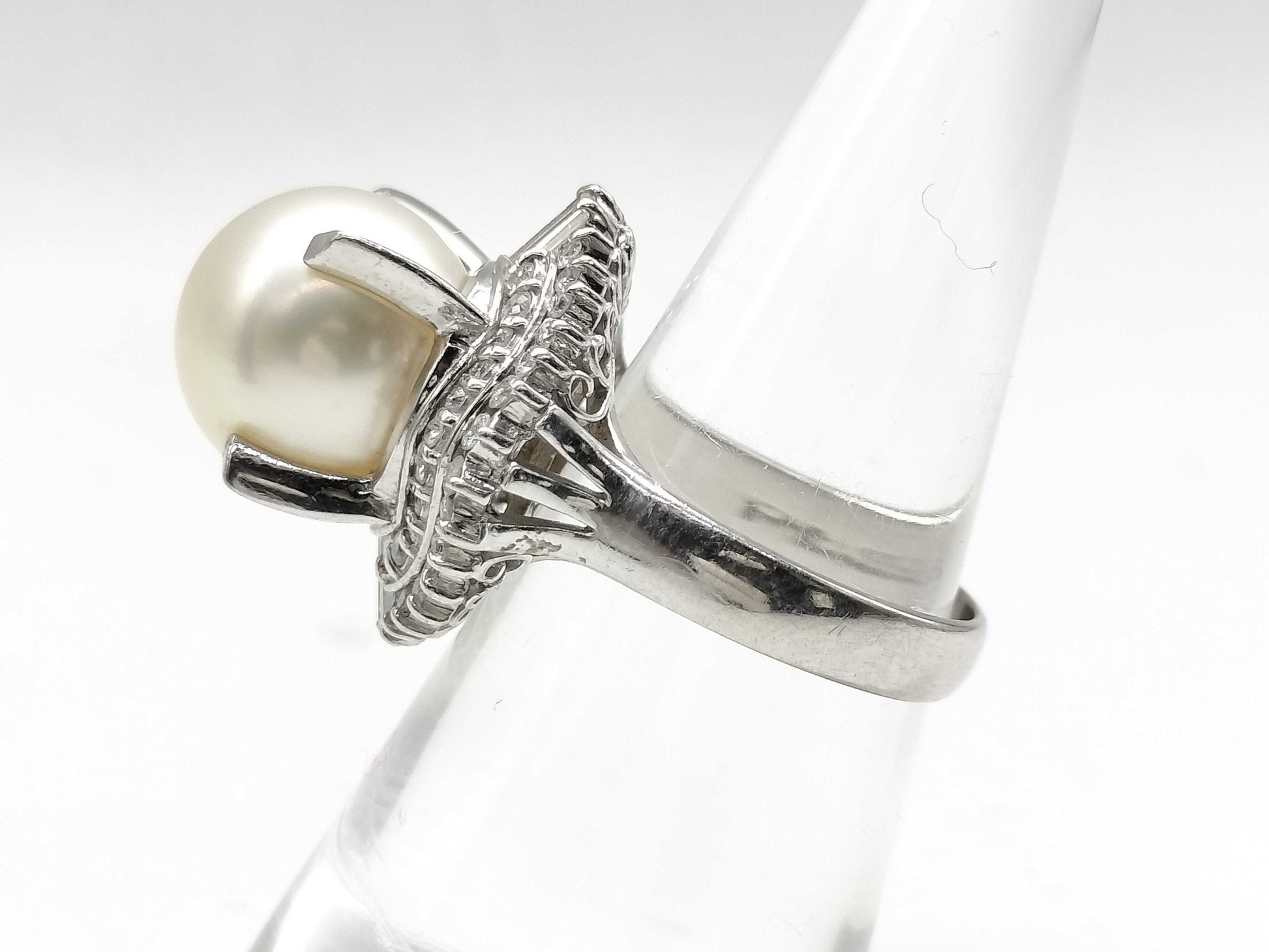 White South Sea Pearl, Diameter approx. 11.5mm, D 0.73ct, Pt900, 11.7g, Ring 