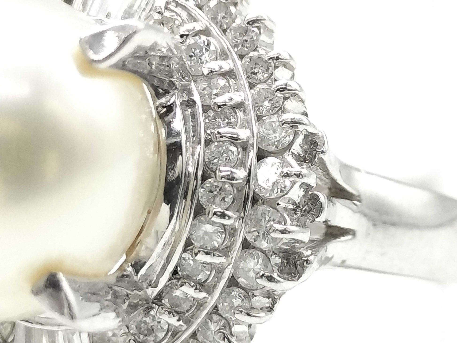White South Sea Pearl, Diameter approx. 11.5mm, D 0.73ct, Pt900, 11.7g, Ring 