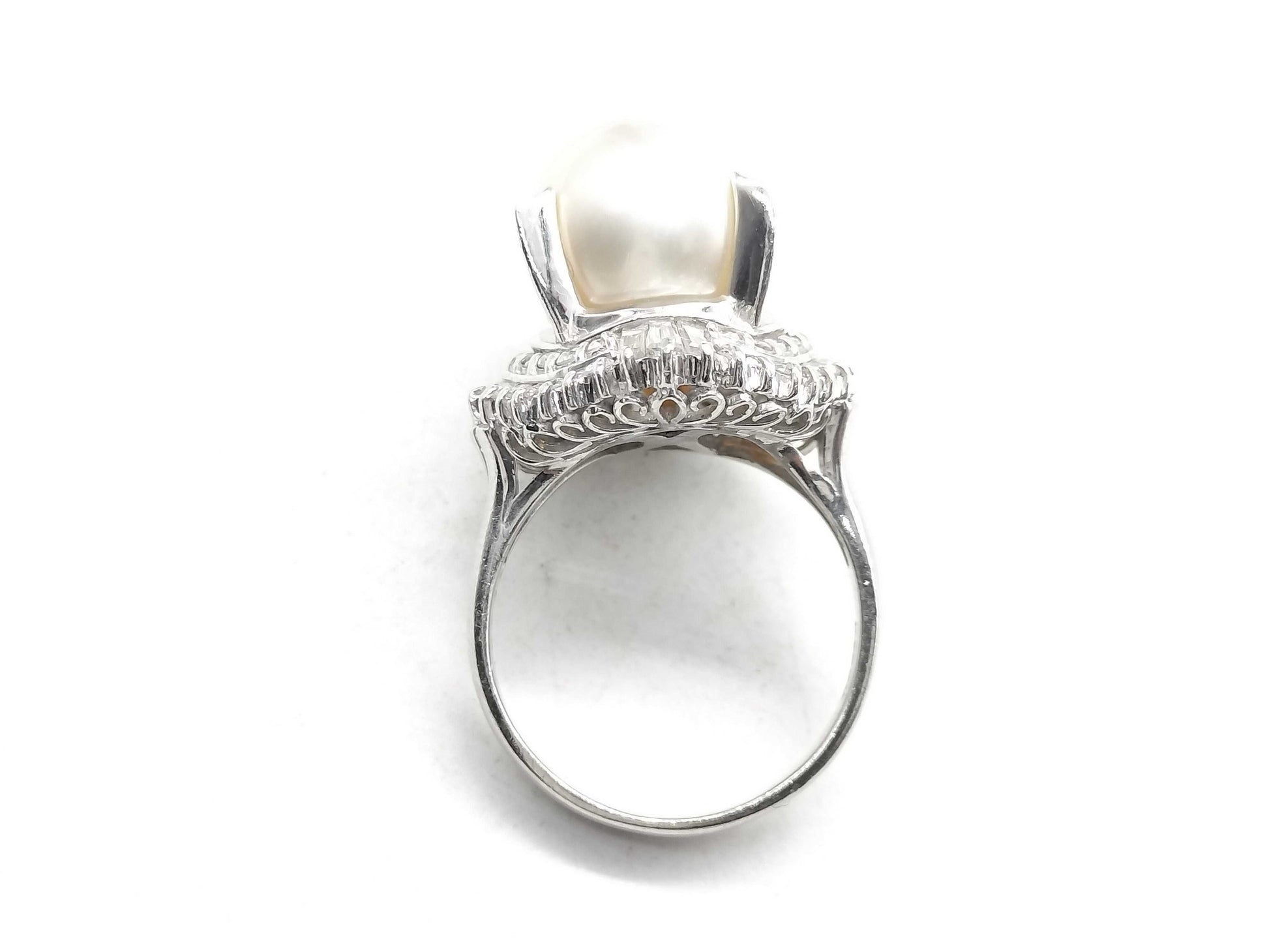 White South Sea Pearl, Diameter approx. 11.5mm, D 0.73ct, Pt900, 11.7g, Ring 