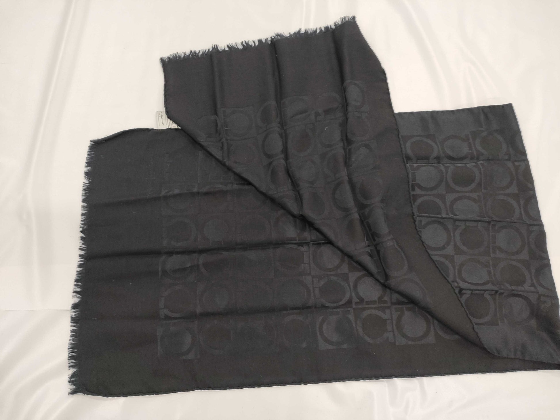 Salvatore Ferragamo Stole Gancini Scarf