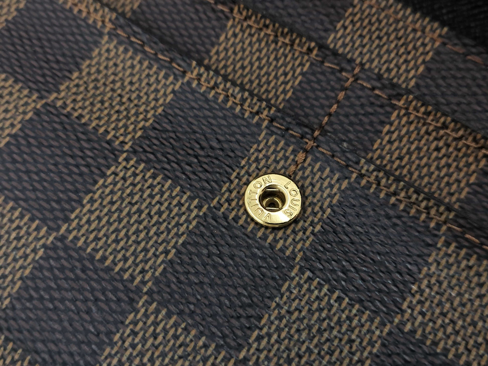 LOUIS VUITTON Damier Sarah Wallet