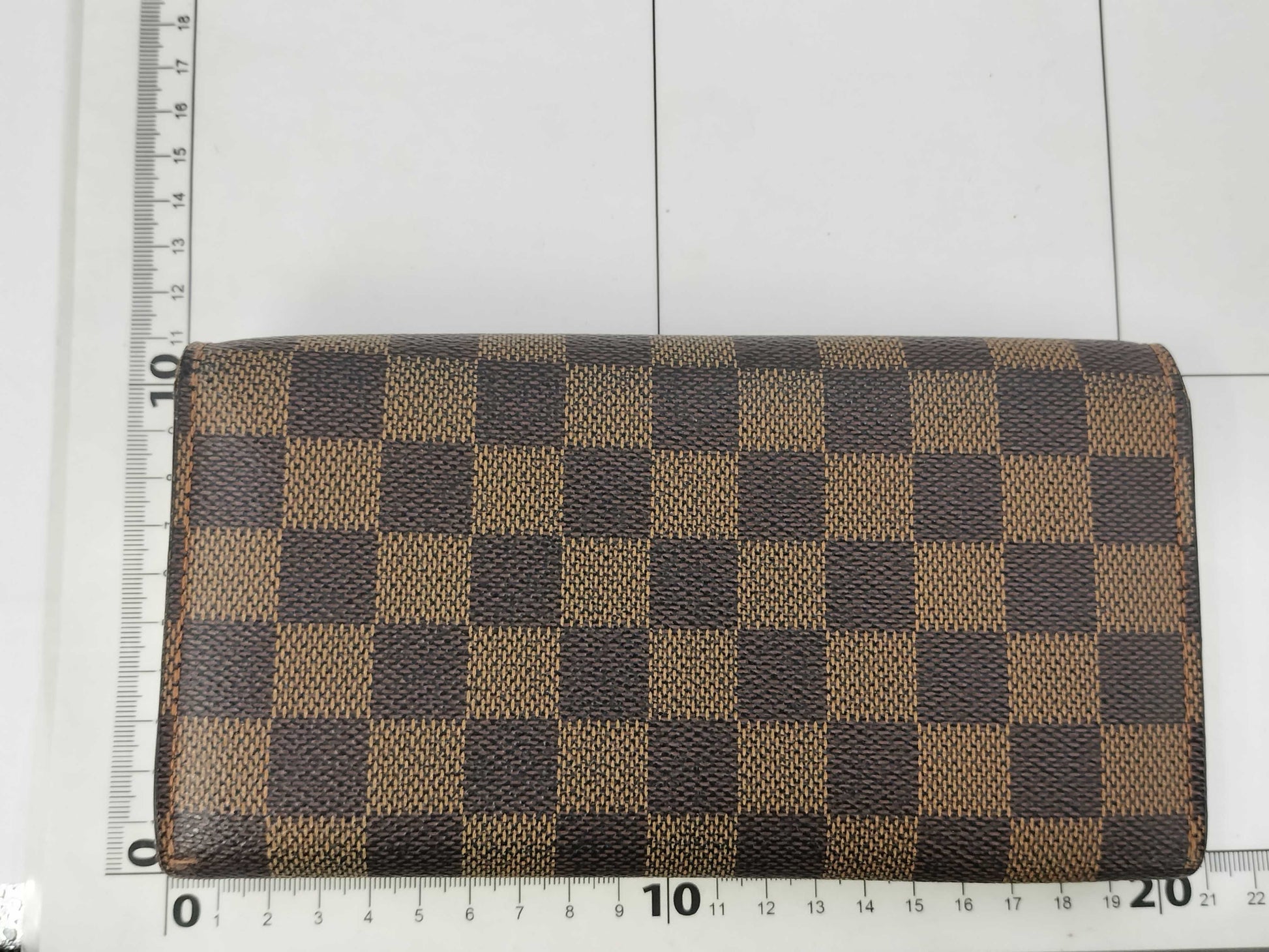 LOUIS VUITTON Damier Sarah Wallet
