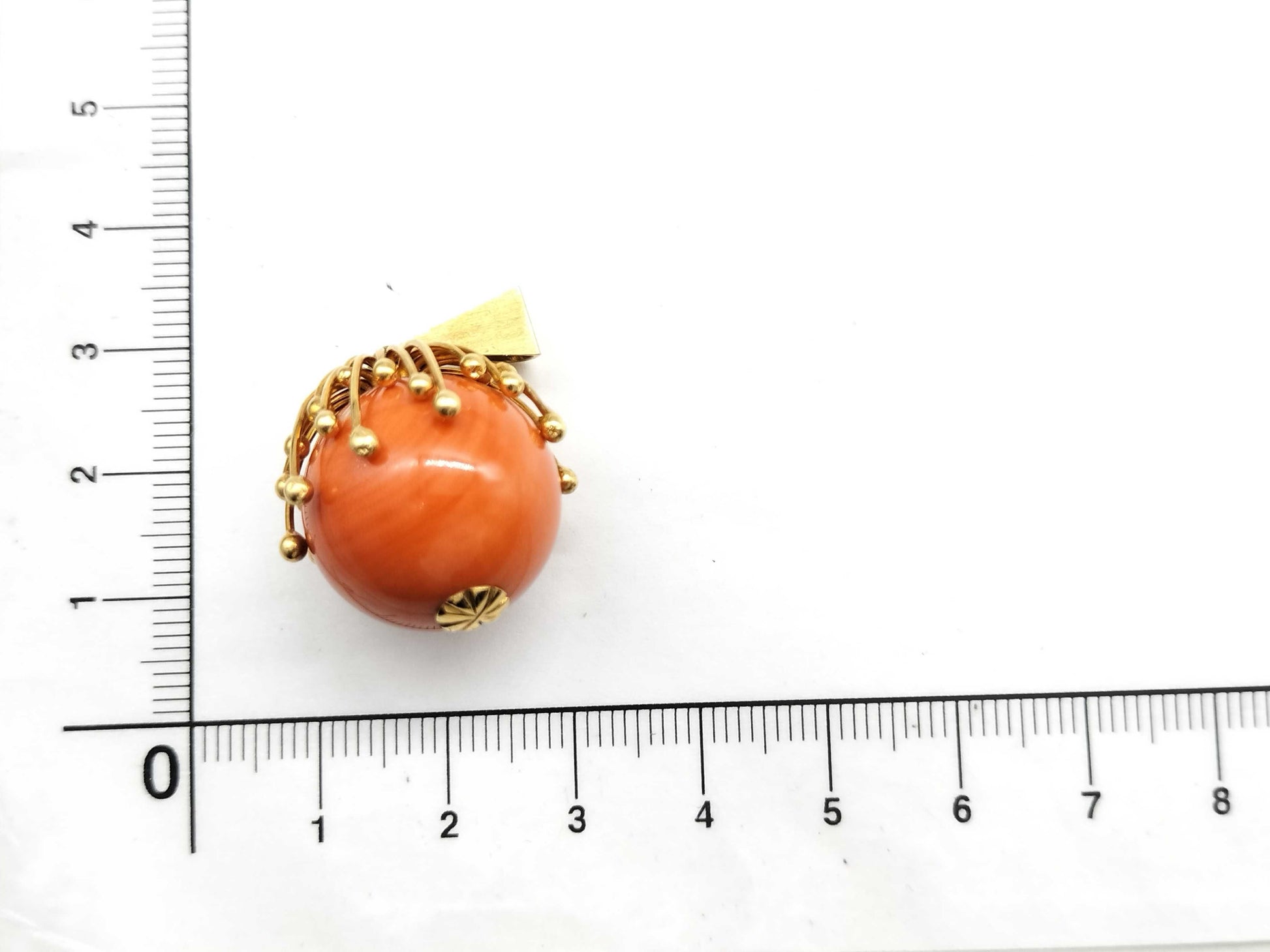 Coral pendant top 18.7mm diameter, 14.9g, 18K gold