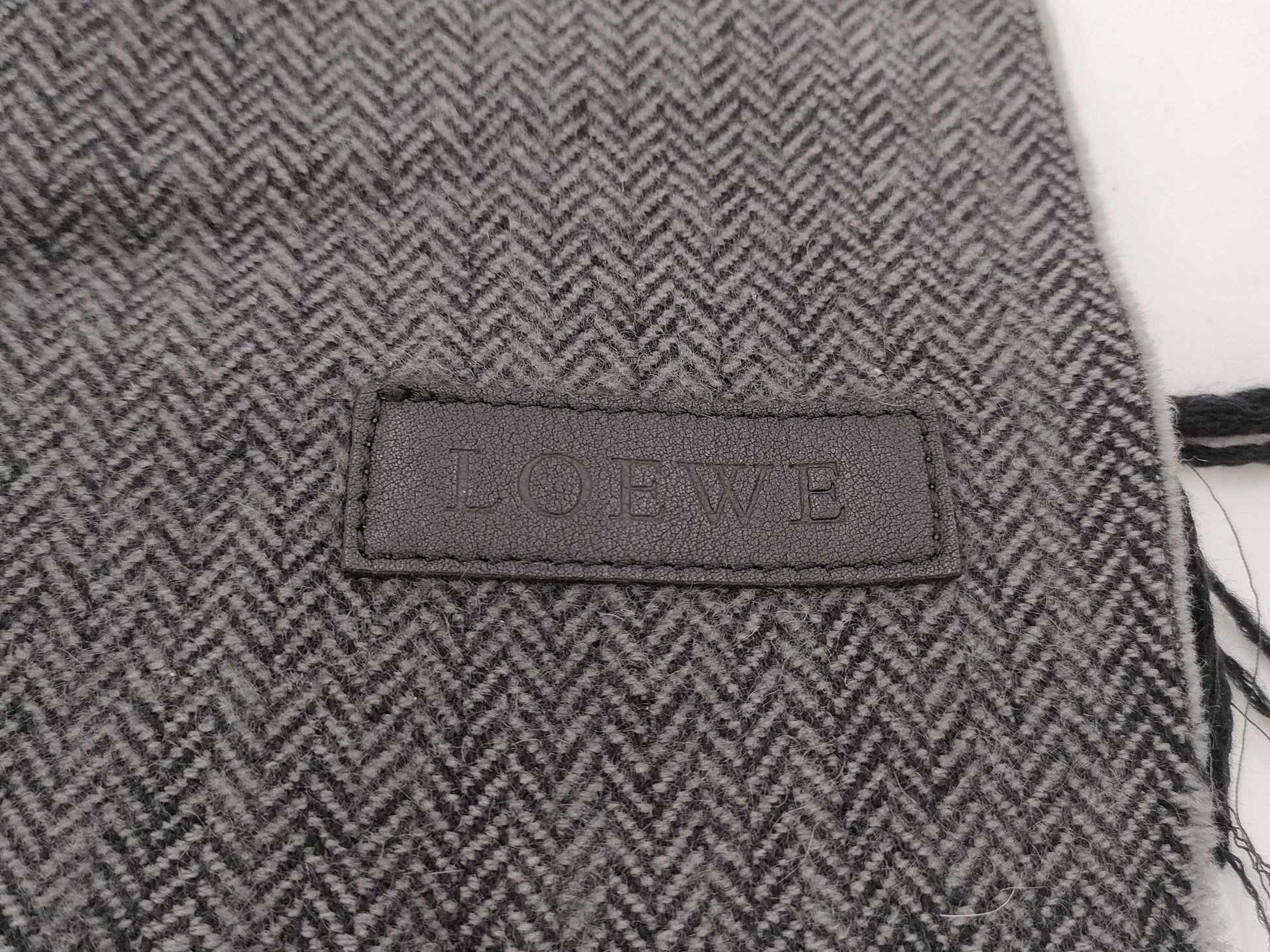 LOEWE 100% Cashmere Scarf