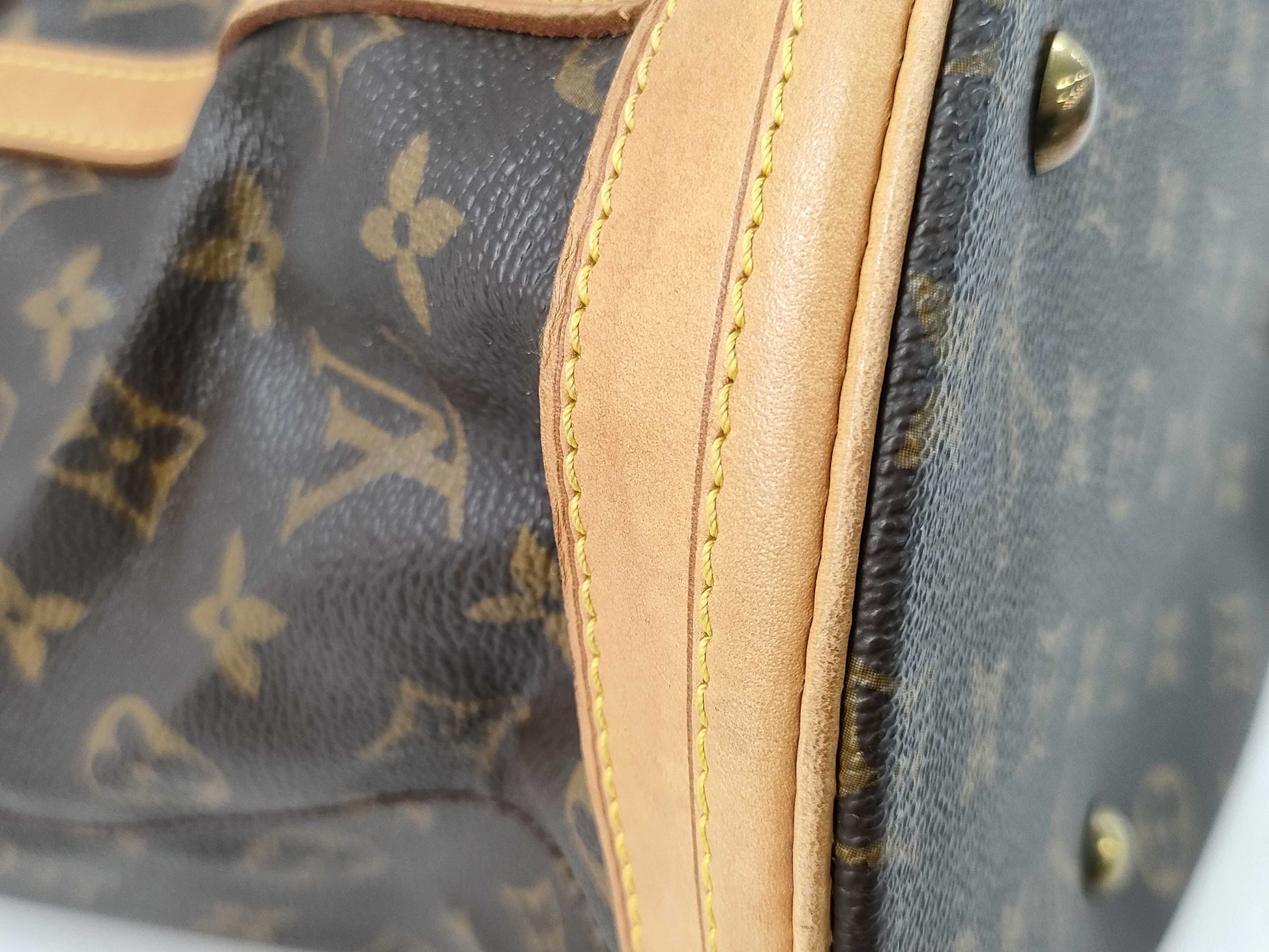 LOUIS VUITTON Monogram Bucket GM Tote Bag with Pouch
