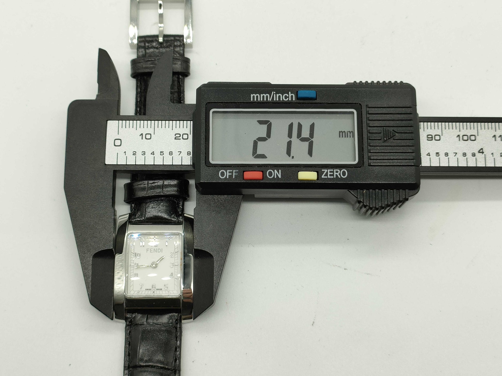 FENDI 068-70000l-366 Unworked Women's Watch