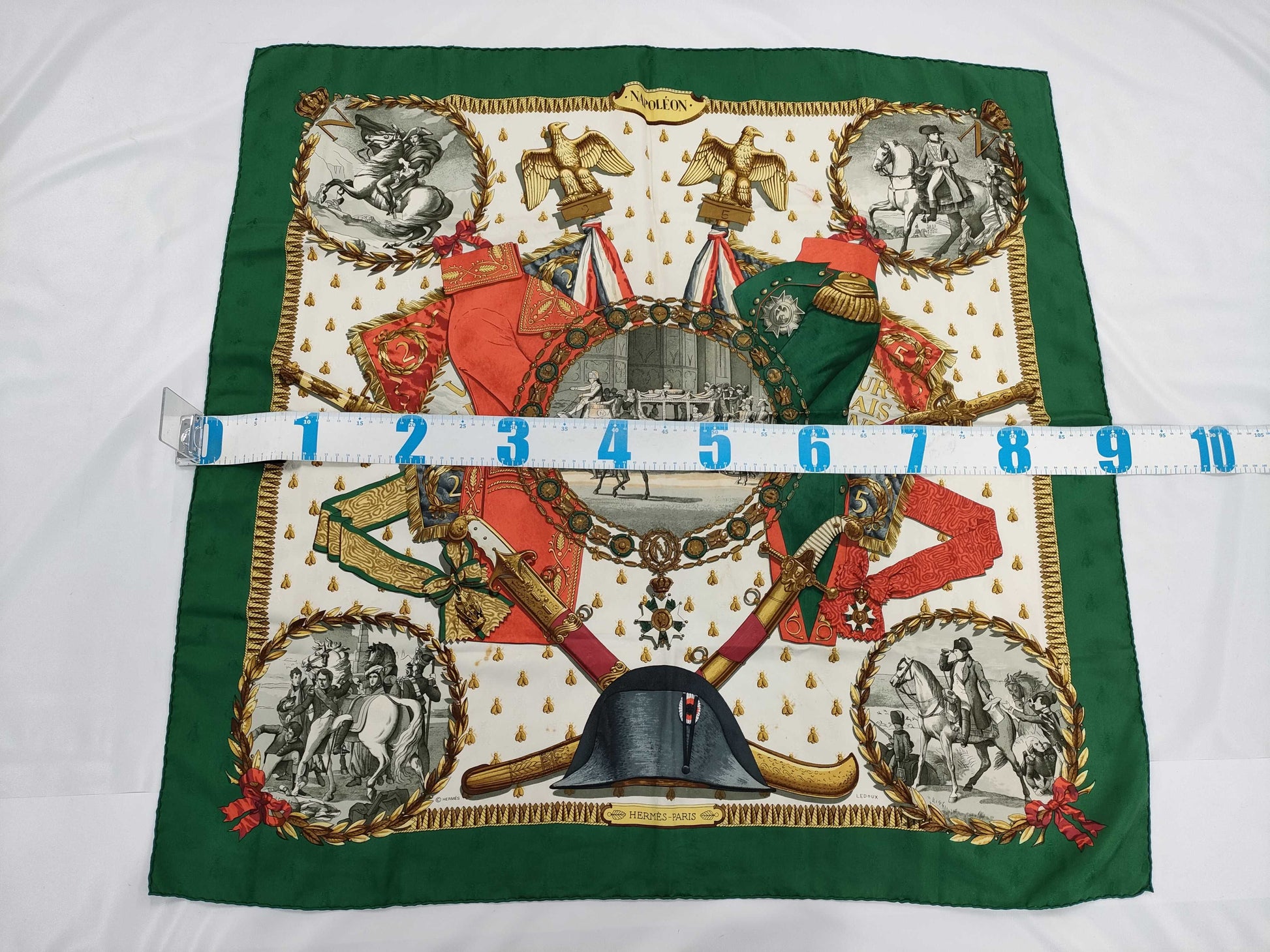 HERMES Carre Carre 90 Green Scarf 