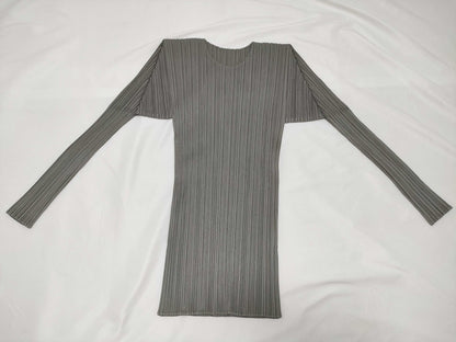 ISSEY MIYAKE Pleated Crew Neck Long Sleeve Solid Top