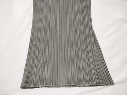 ISSEY MIYAKE Pleated Crew Neck Long Sleeve Solid Top