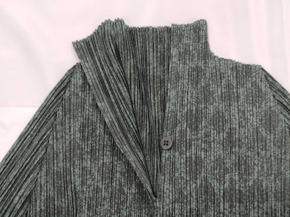 ISSEY MIYAKE Pleats Please Buttoned Top