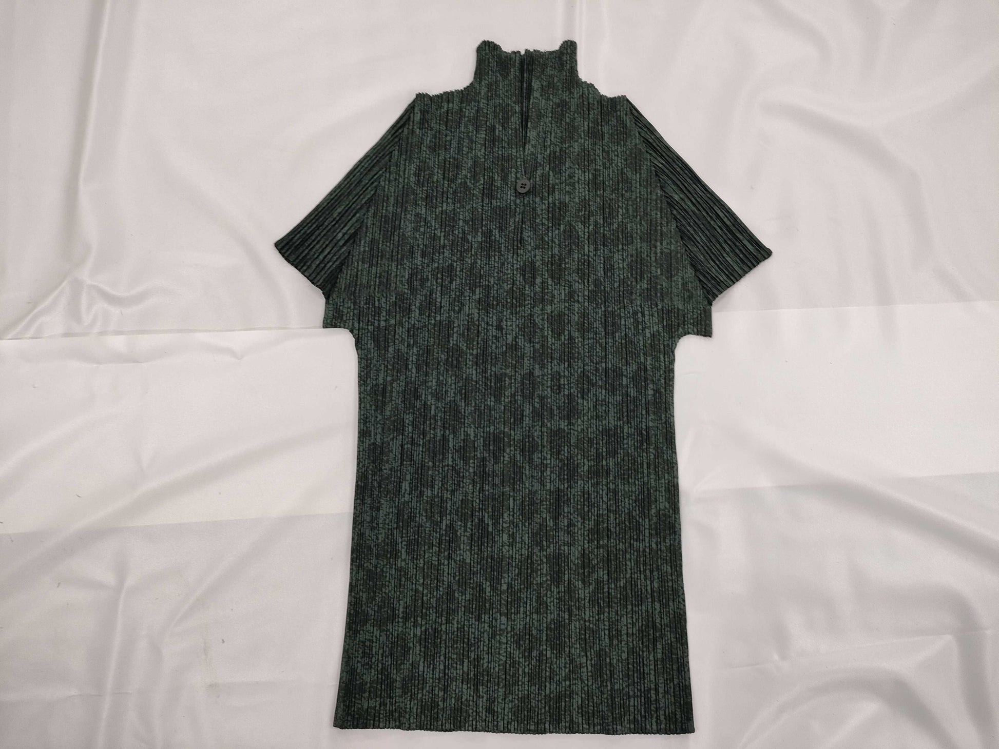 ISSEY MIYAKE Pleats Please Buttoned Top