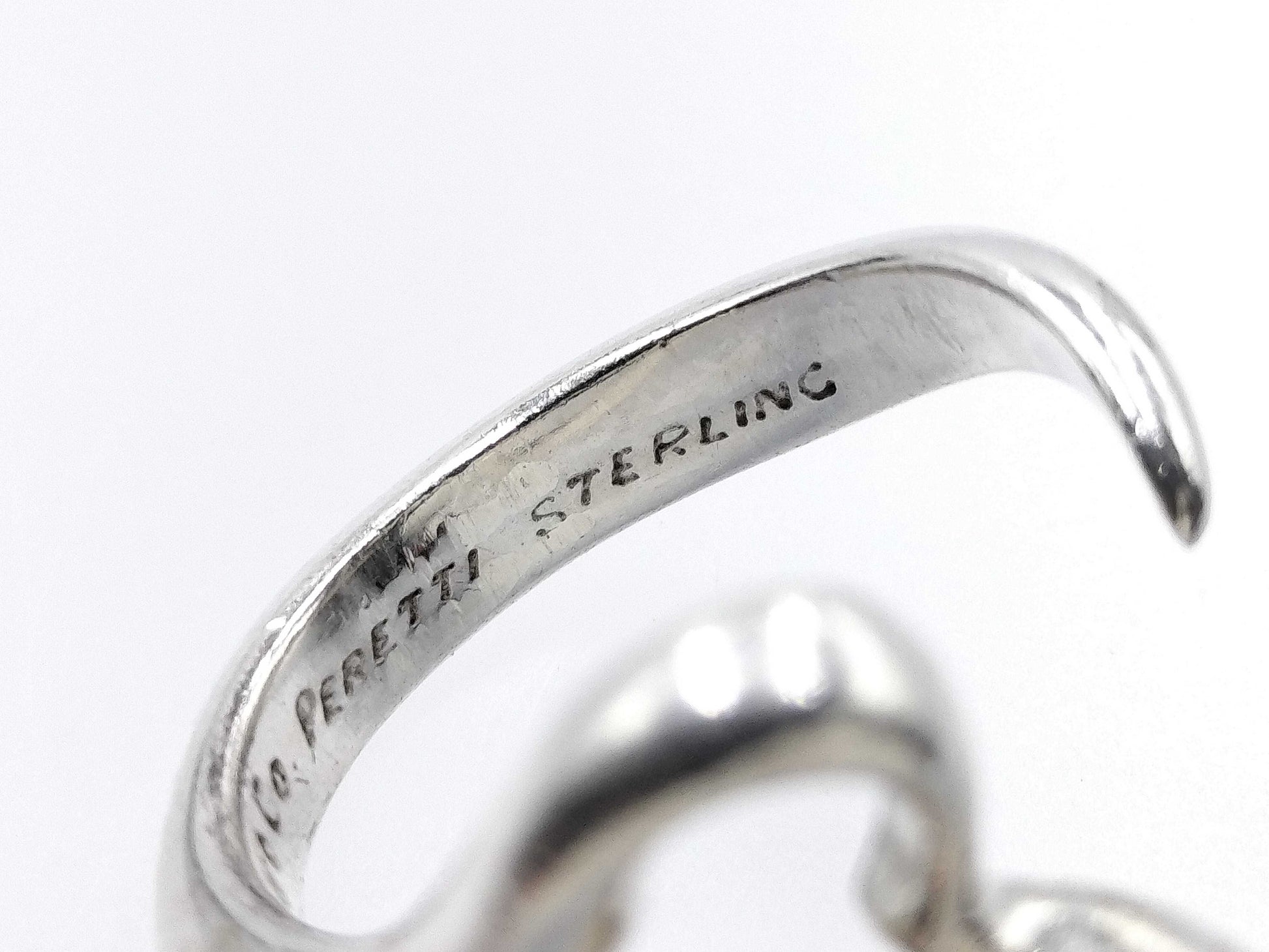 Tiffany & Co. Peretti Open Heart Ring, 6.3g