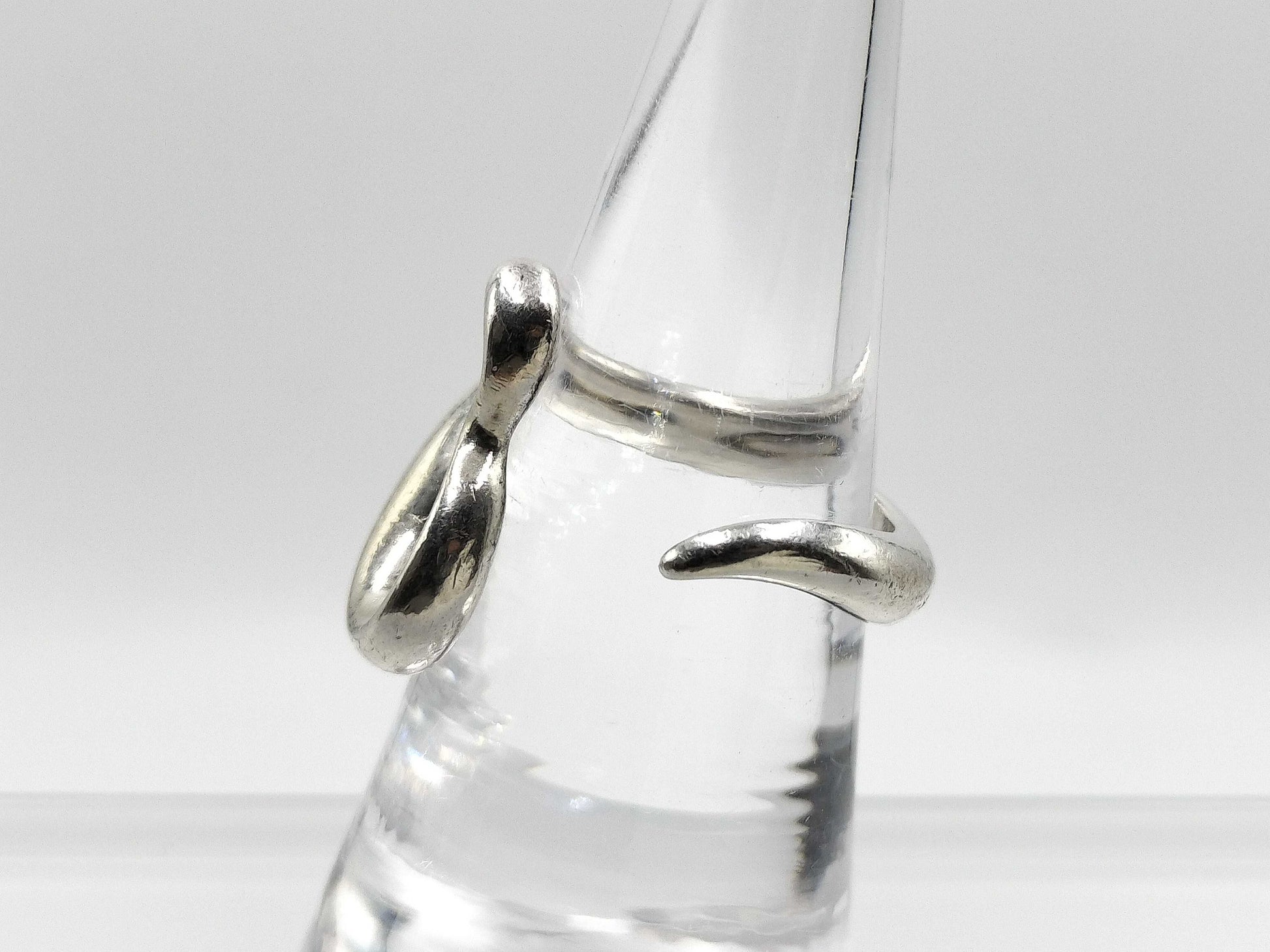 Tiffany & Co. Peretti Open Heart Ring, 6.3g