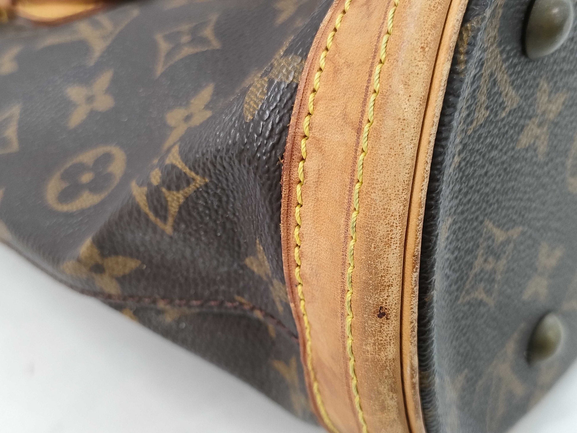 LOUIS VUITTON Monogram Petit Bucket Tote Bag with Pouch