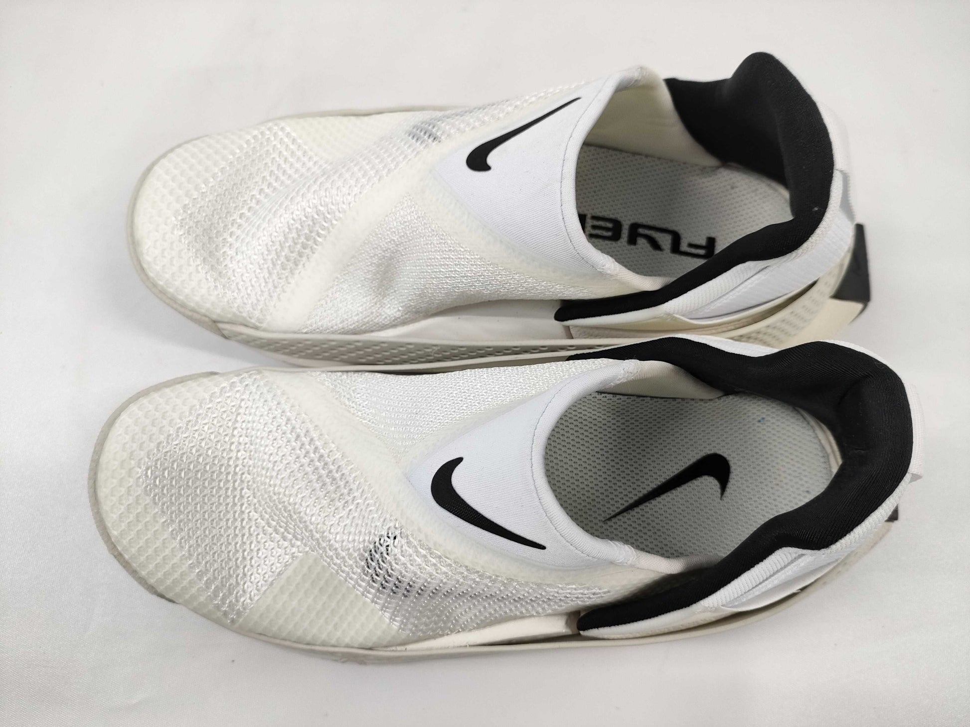 Nike CW5883-101 Go FlyEase Sneakers