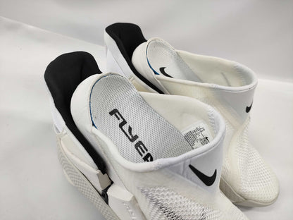 Nike CW5883-101 Go FlyEase Sneakers