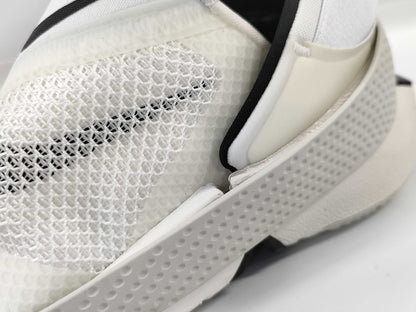 Nike CW5883-101 Go FlyEase Sneakers