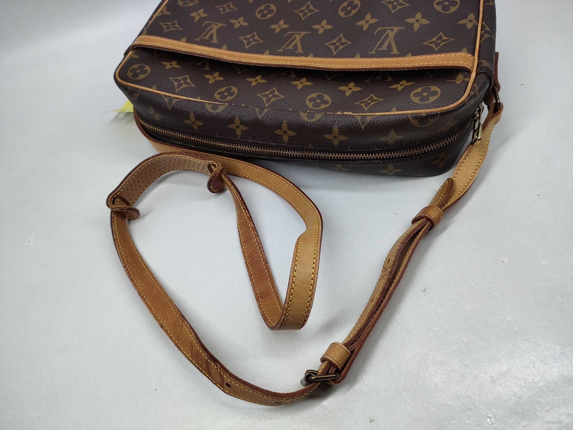 LOUIS VUITTON Monogram M51274 Trocadero 30 Shoulder Bag with Sticky Interior Pocket