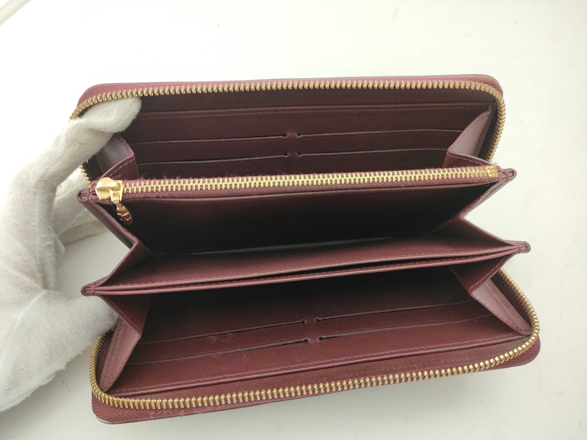 LOUIS VUITTON Vernis Zippy Wallet