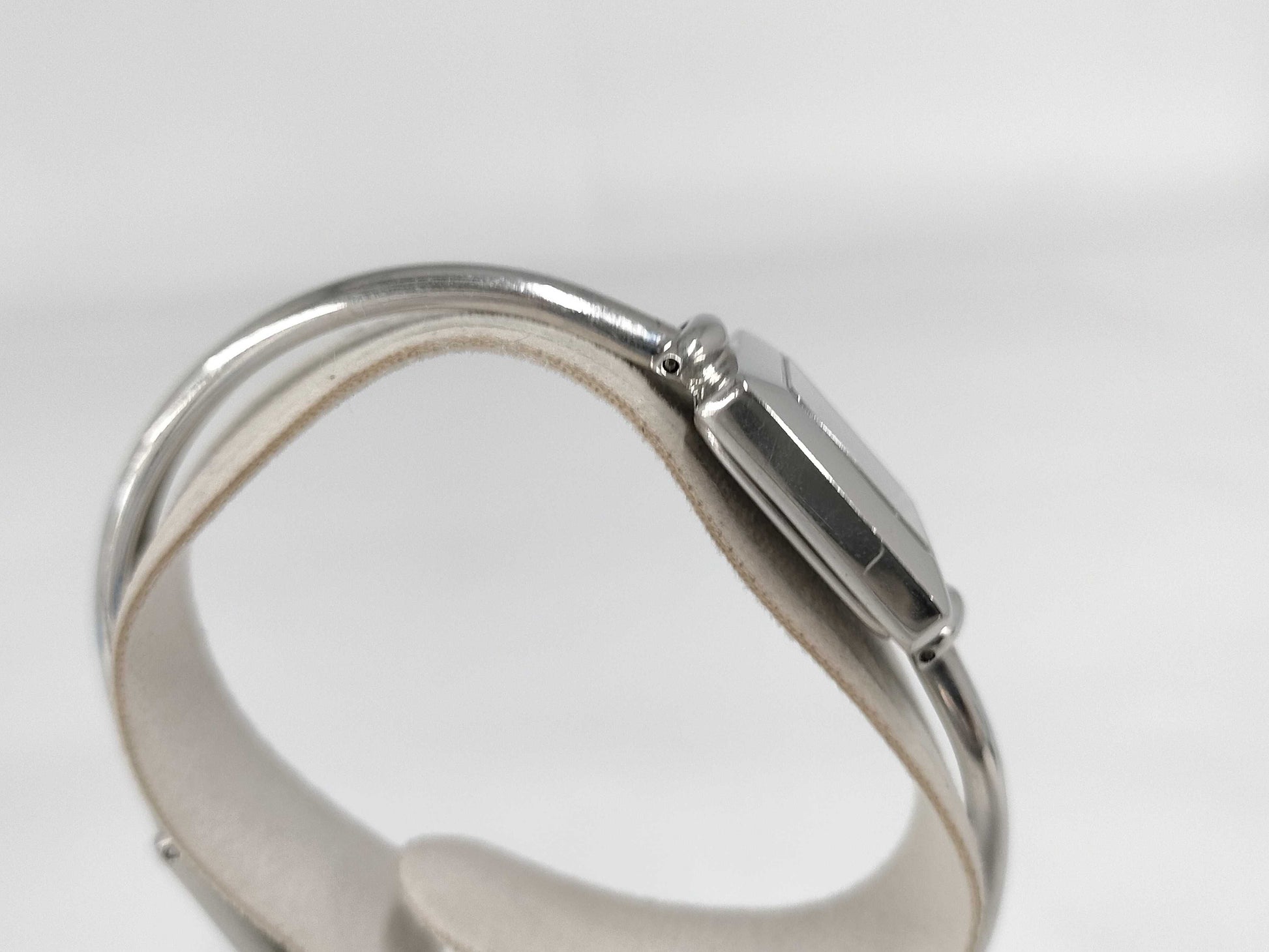 GUCCI 1900L Unworked Women's Watch