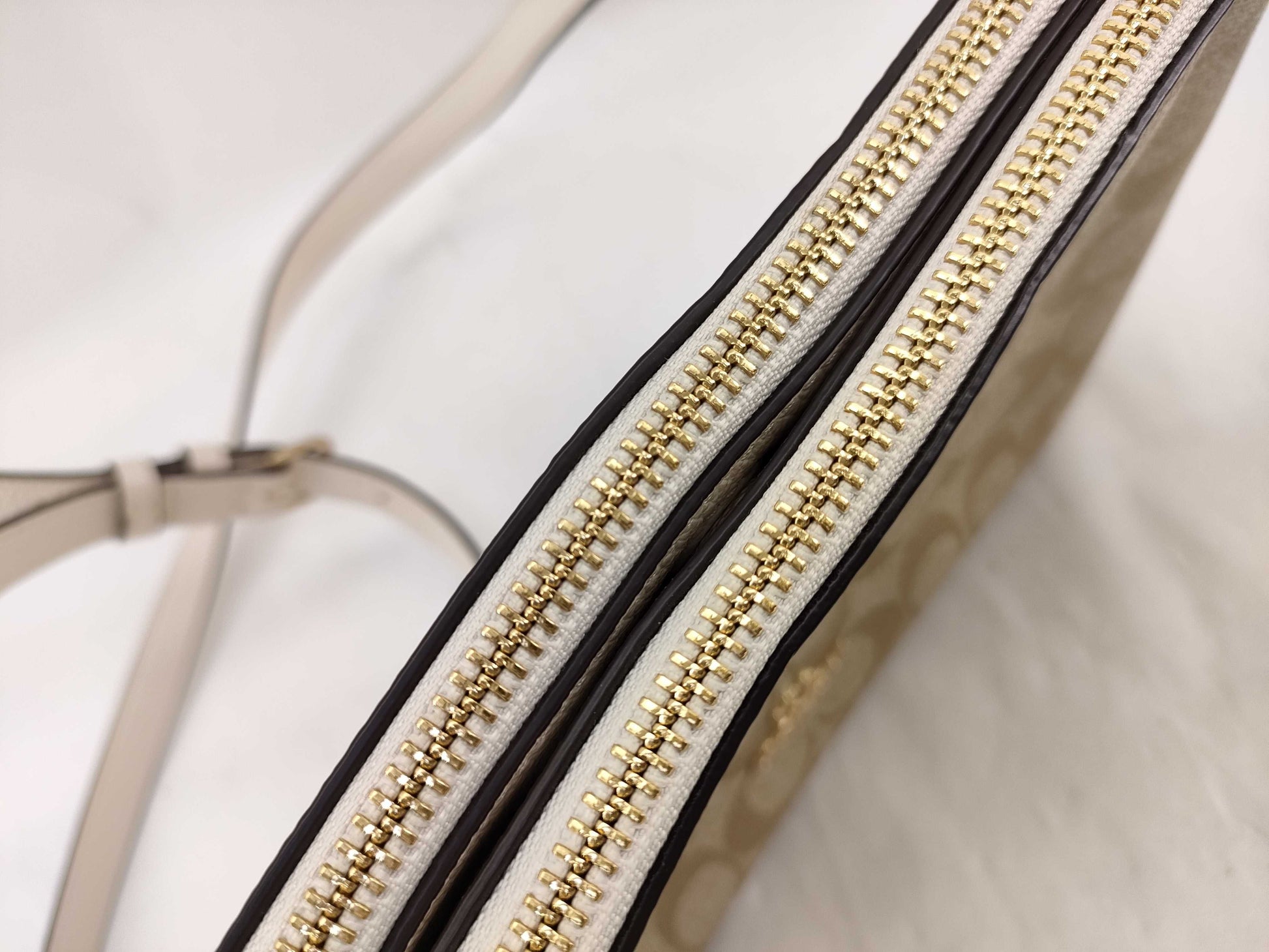 COACH Signature 91512 Shoulder Bag