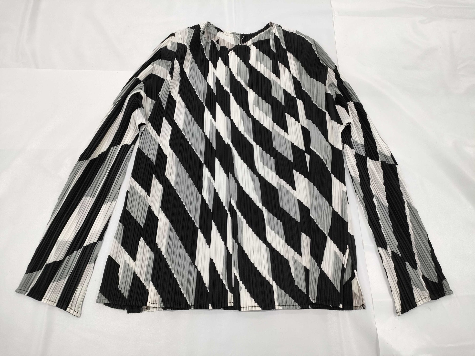 ISSEY MIYAKE Pleats Please Patterned Jacket