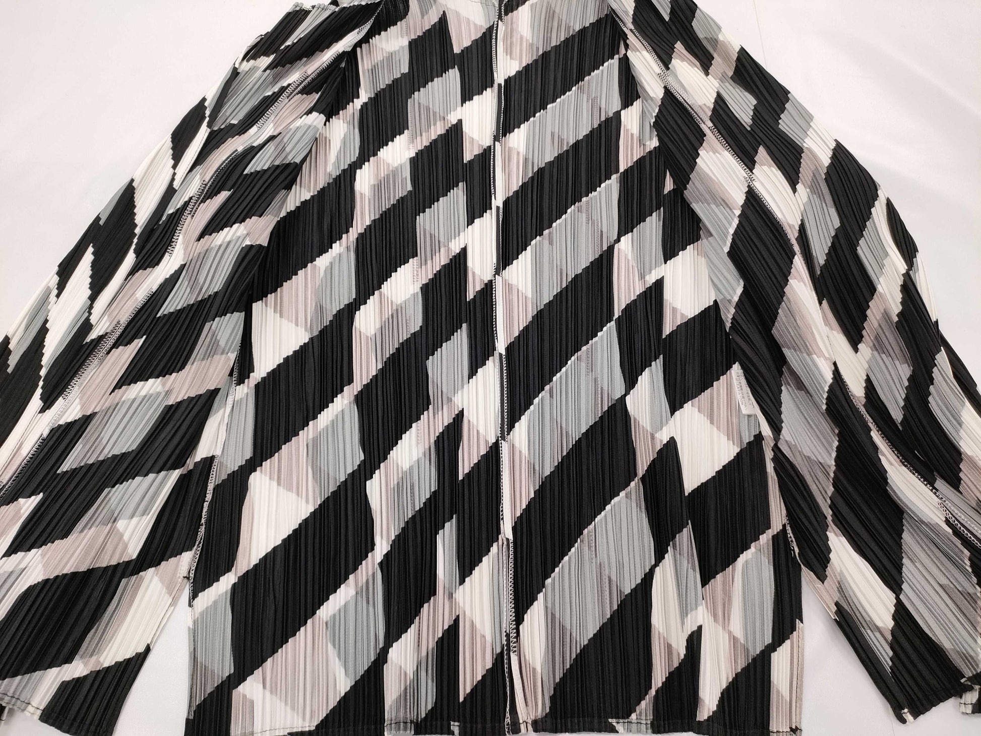 ISSEY MIYAKE Pleats Please Patterned Jacket