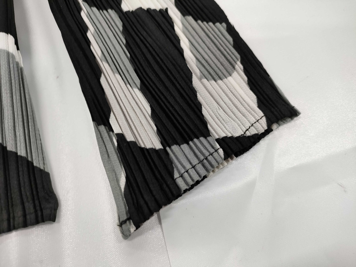 ISSEY MIYAKE Pleats Please Patterned Jacket