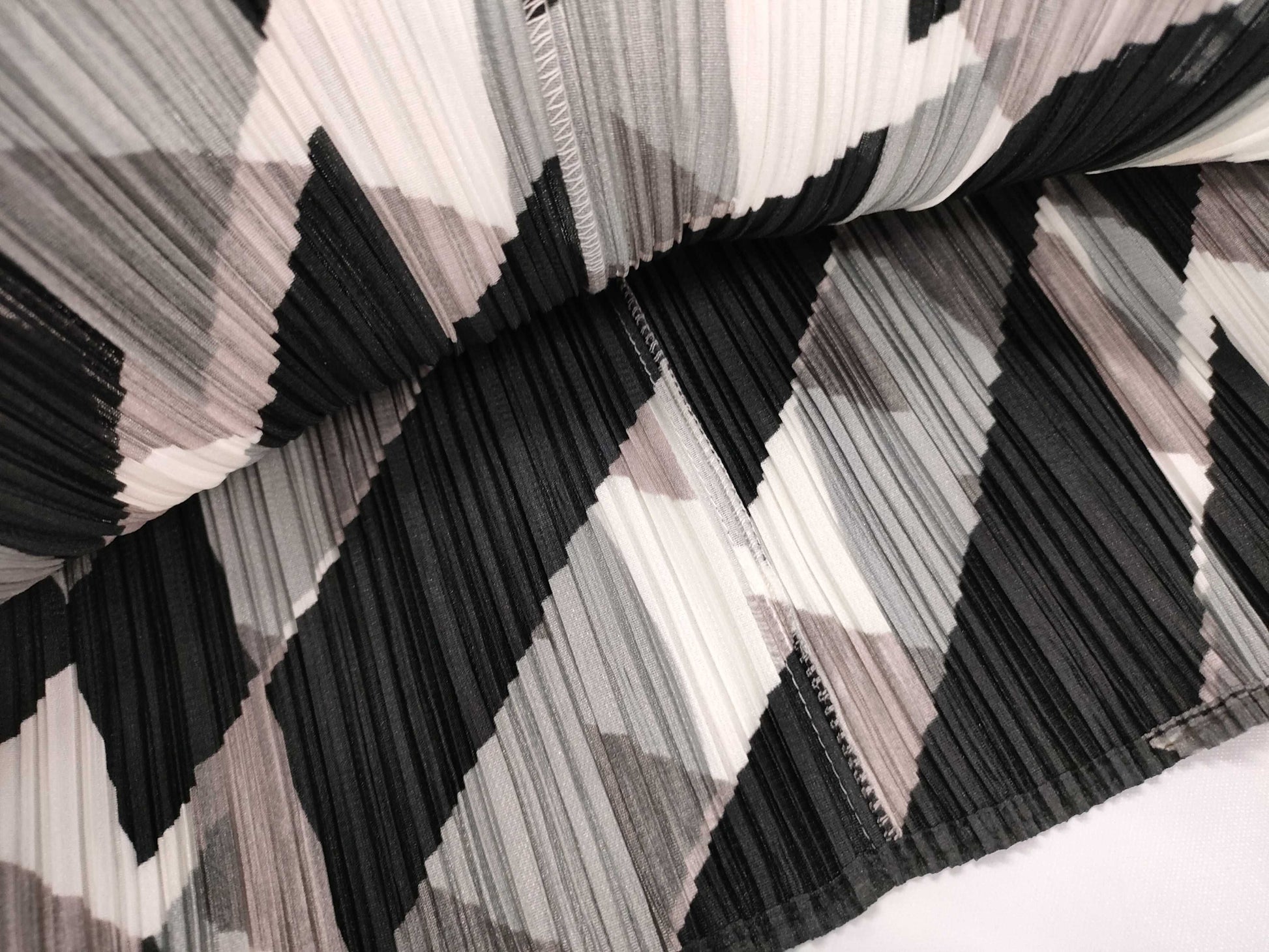 ISSEY MIYAKE Pleats Please Patterned Tops