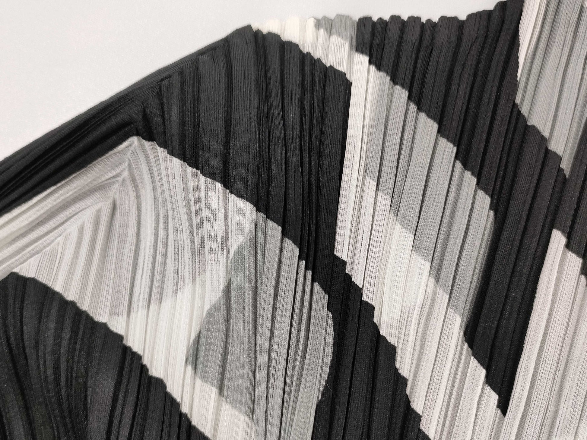 ISSEY MIYAKE Pleats Please Patterned Tops