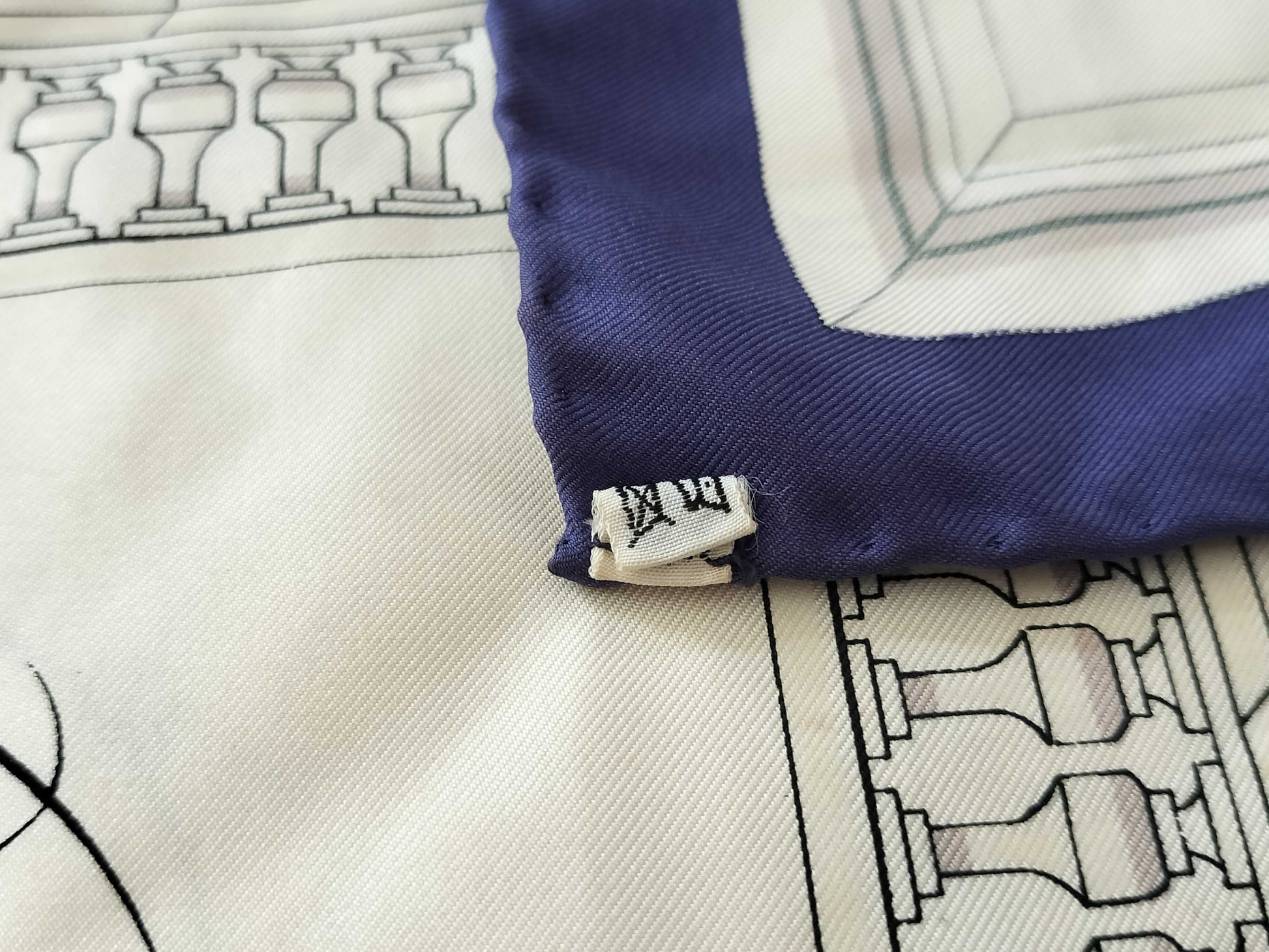 HERMES Carré Flowering Coastal Street Scarf