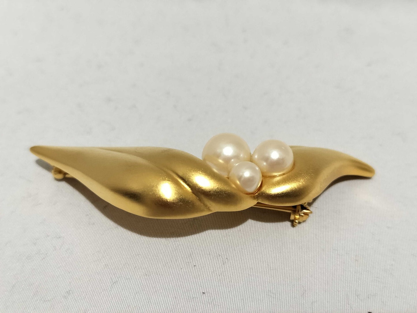GIVENCHY Pearl Earrings/Brooch Accessories Summary Accessories Summary 