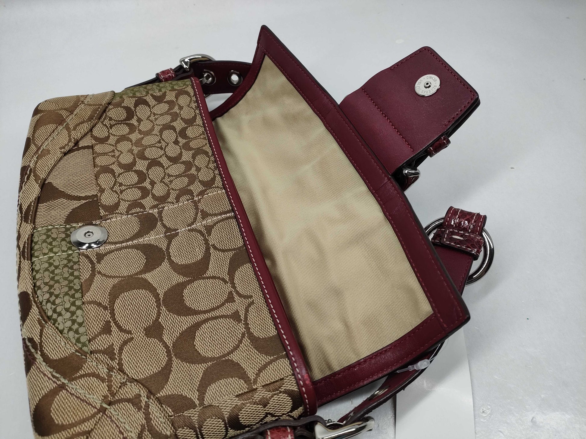 COACH Signature 10087 Shoulder Bag