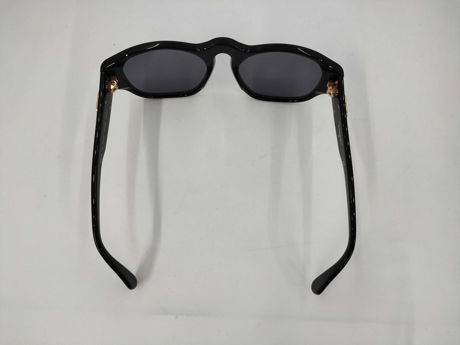  CHANEL Coco Mark Gold Hardware Black 01452 94305 Case and Box Included Sunglasses/Eyeglasses