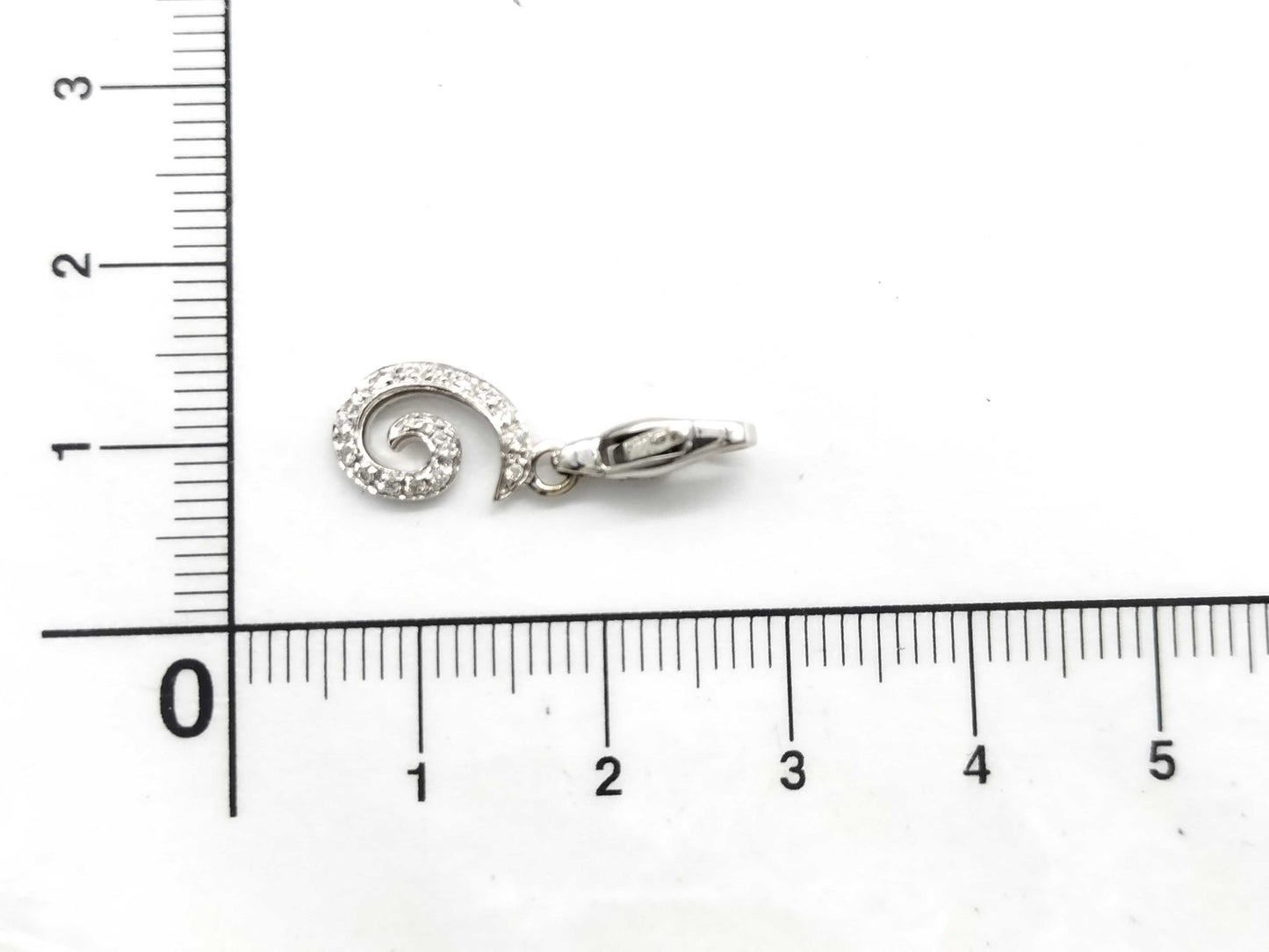 Diamond 750 1.5g Charm 
