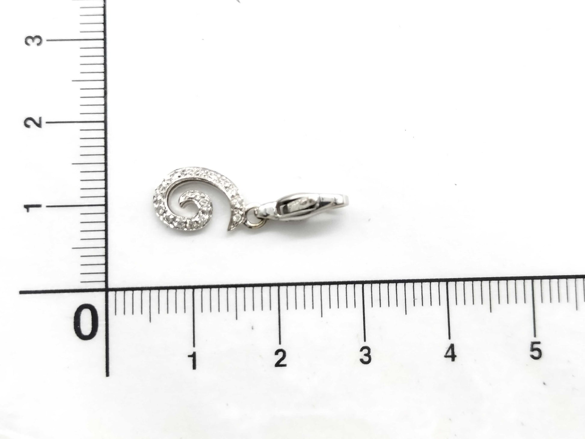 Diamond 750 1.5g Charm 
