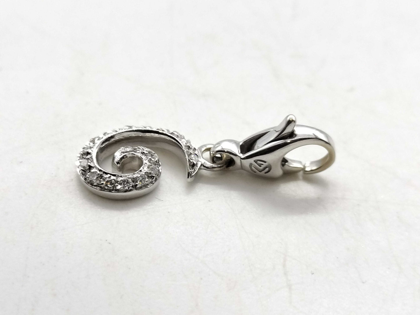 Diamond 750 1.5g Charm 