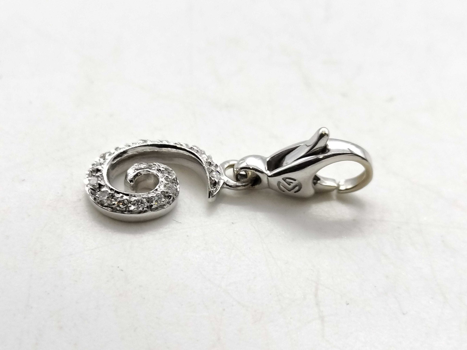 Diamond 750 1.5g Charm 