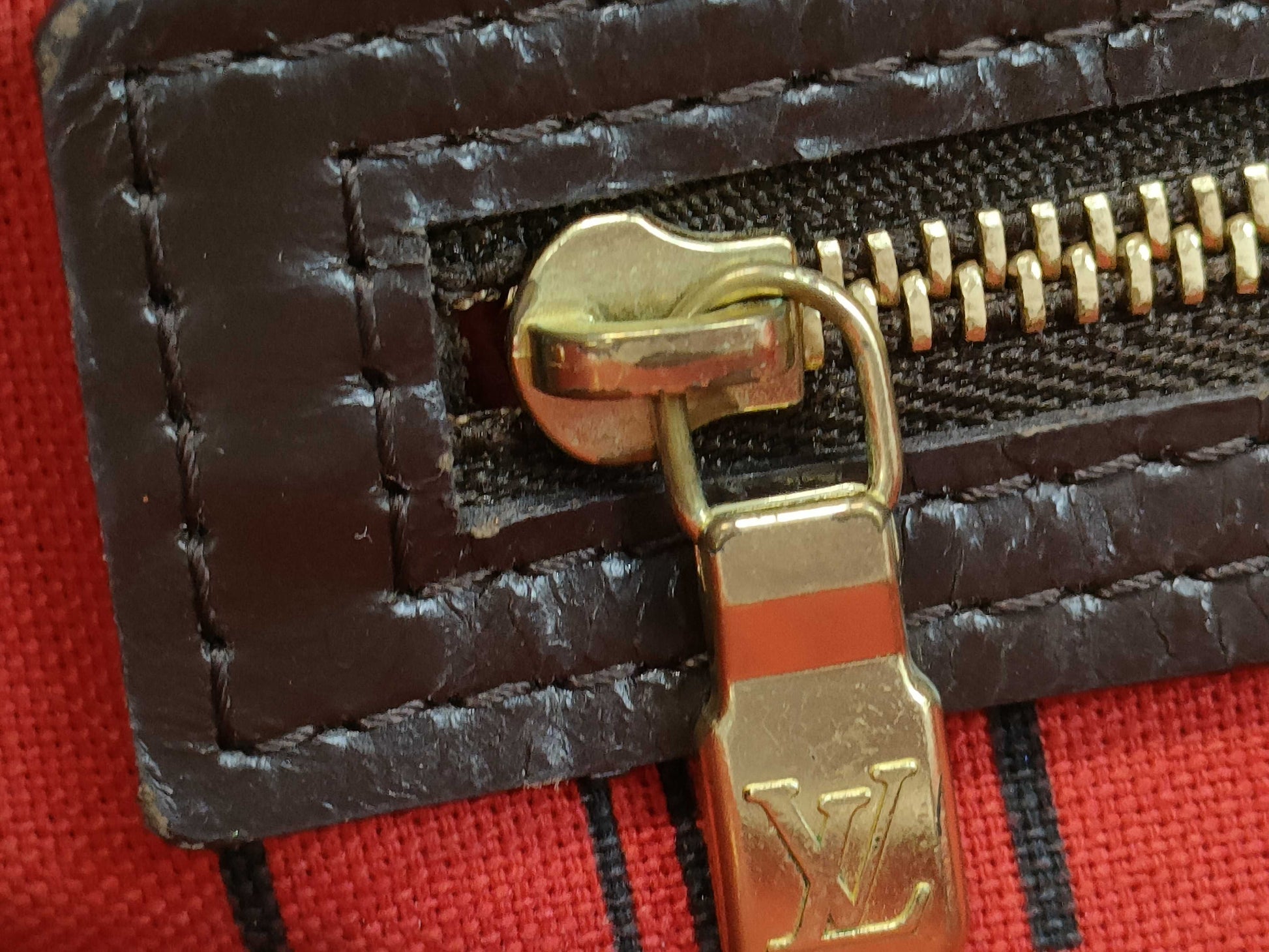 LOUIS VUITTON Damier Neverfull MM Tote Bag
