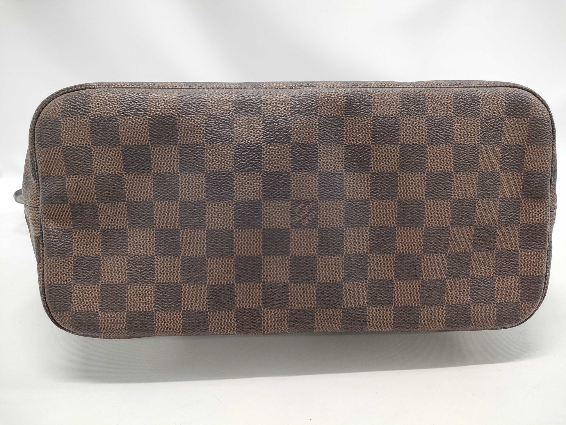 LOUIS VUITTON Damier Neverfull MM Tote Bag